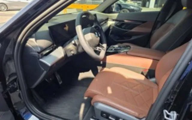 수원중고차경매사이트 5시리즈 (G60) 530i xDrive 매물 사진 8 - 2025/07 10,329km
