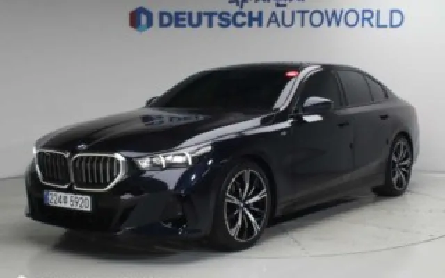 수원중고차경매사이트 5시리즈 (G60) 530i xDrive 매물 사진 2 - 2024/09 8,410km