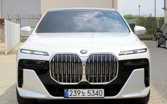 수원중고차경매사이트 7시리즈 (G70) 740i sDrive M 스포츠 매물 사진 3 - 2023/08 38,480km